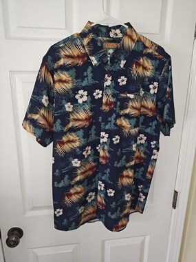 Dixxon Kaanapali Party Shirt in men’s size Medium. Excellent condition